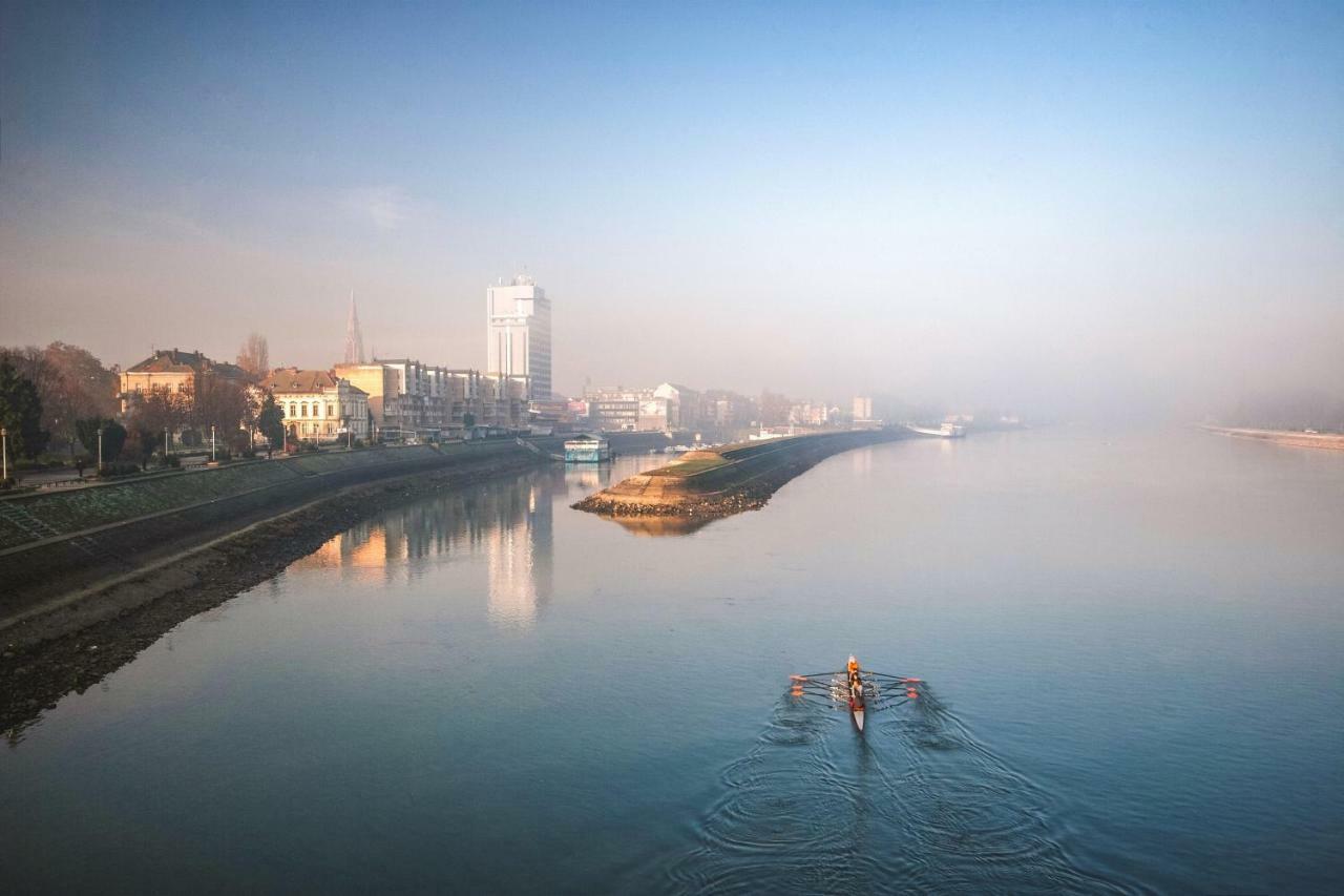 Riverview Apartment Osijek Bagian luar foto