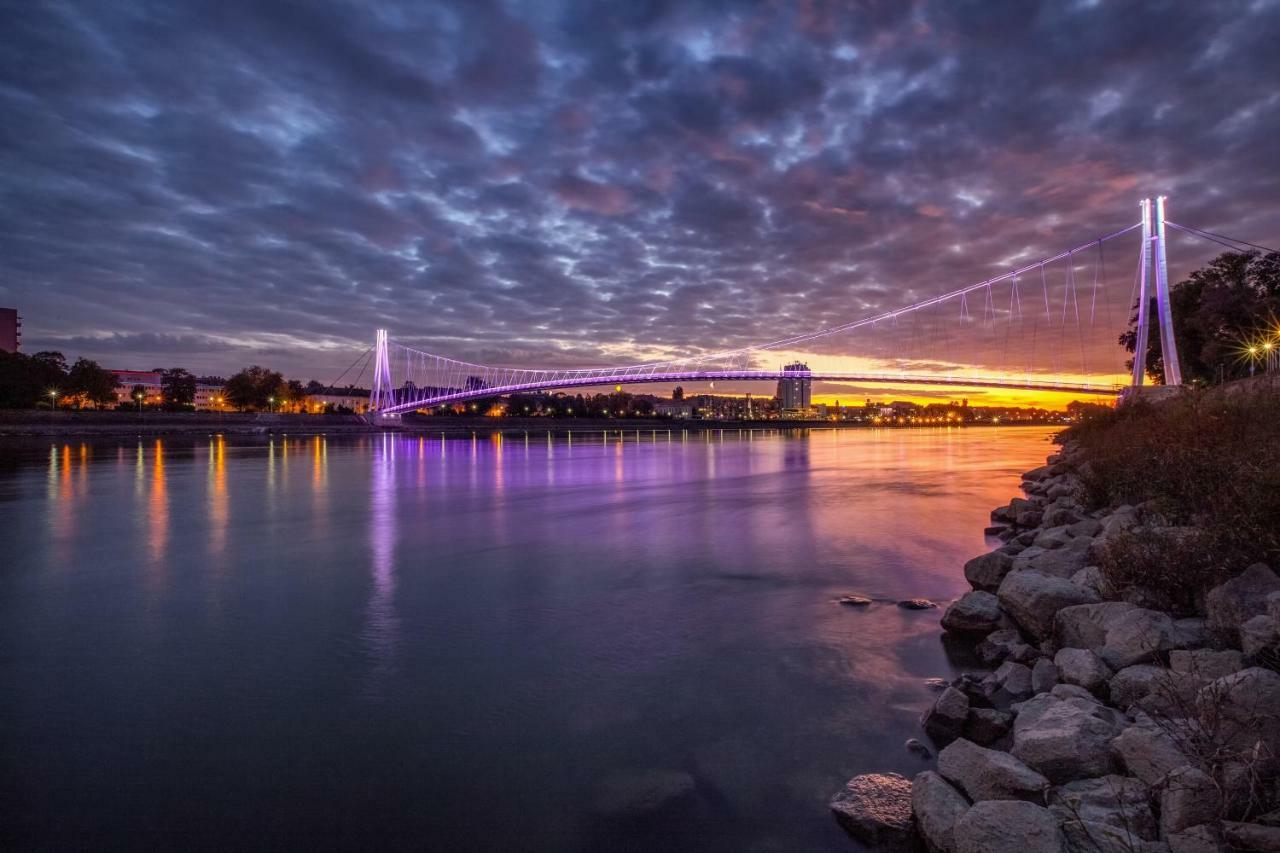 Riverview Apartment Osijek Bagian luar foto